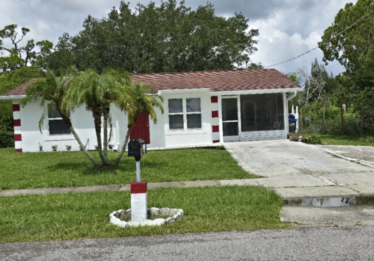 House for Sale in Northport Florida