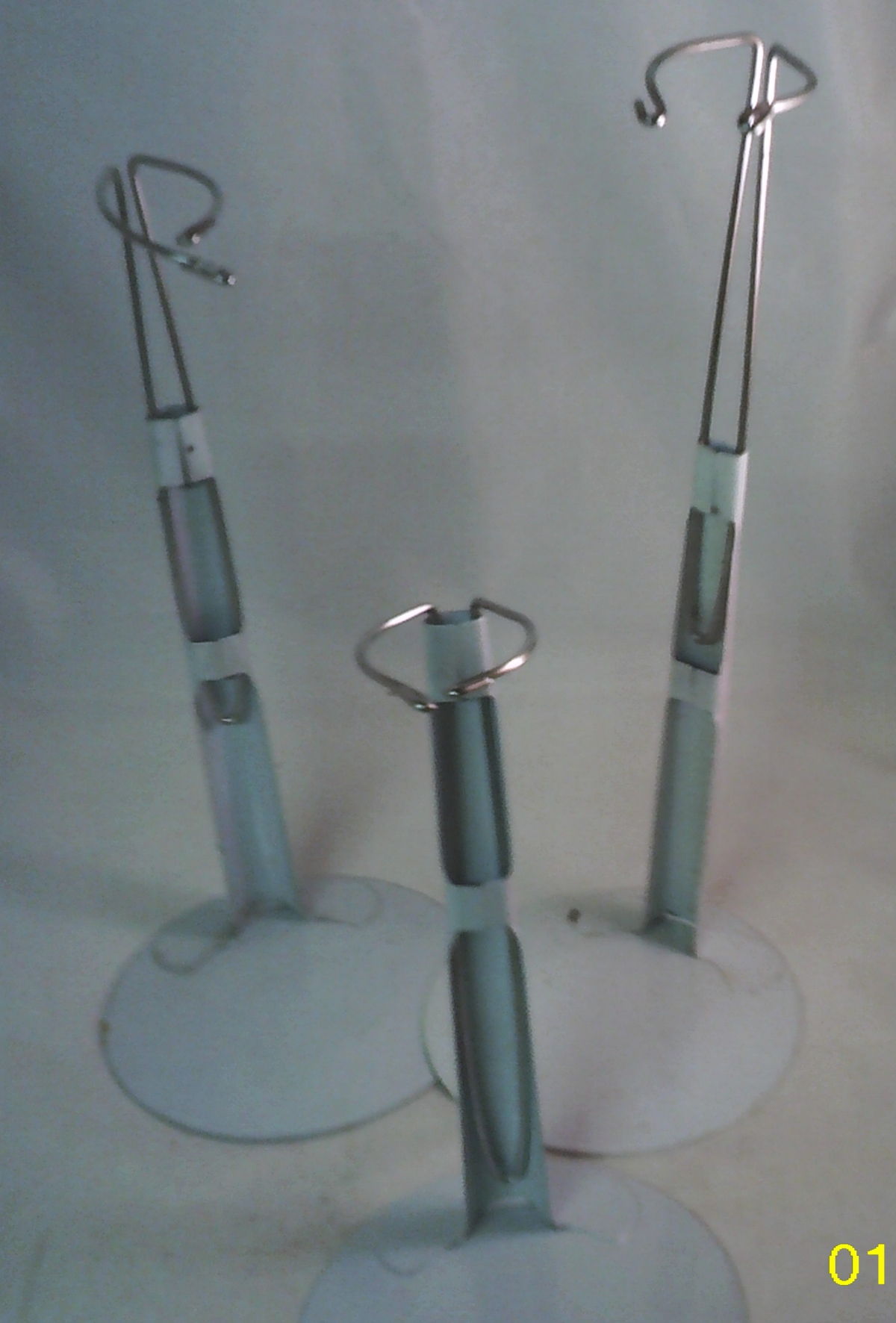 Universal Doll Stand Metal - Unit Of 12 - MSRP $3.99 each - U Pay $.80 Each