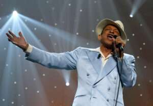 Henri Salvador singing on stage