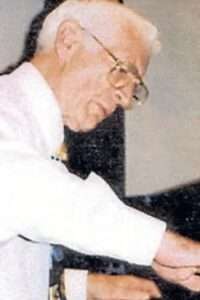 Graham Coyle playing piano