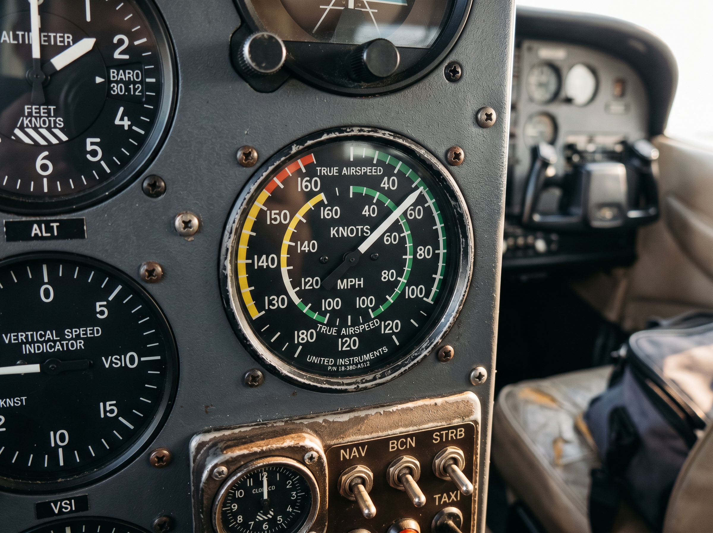 Knots vs MPH in General Aviation: Essential Guide for Student Pilots on Airspeed Units & Conversions