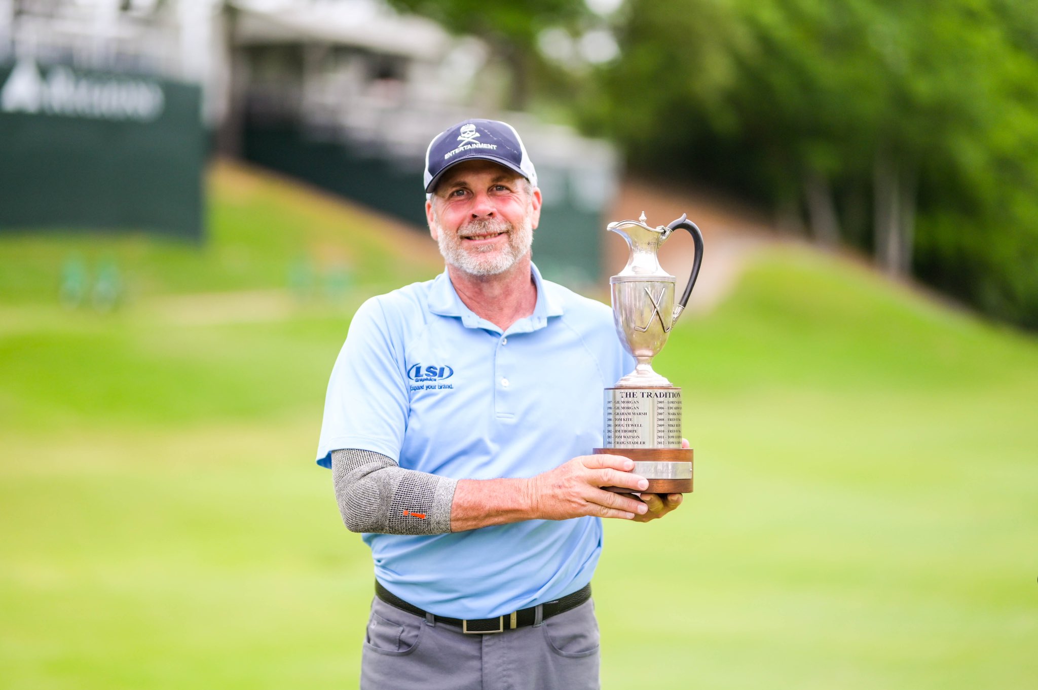 mf-entertainment-doug-barron-trophy-celebration