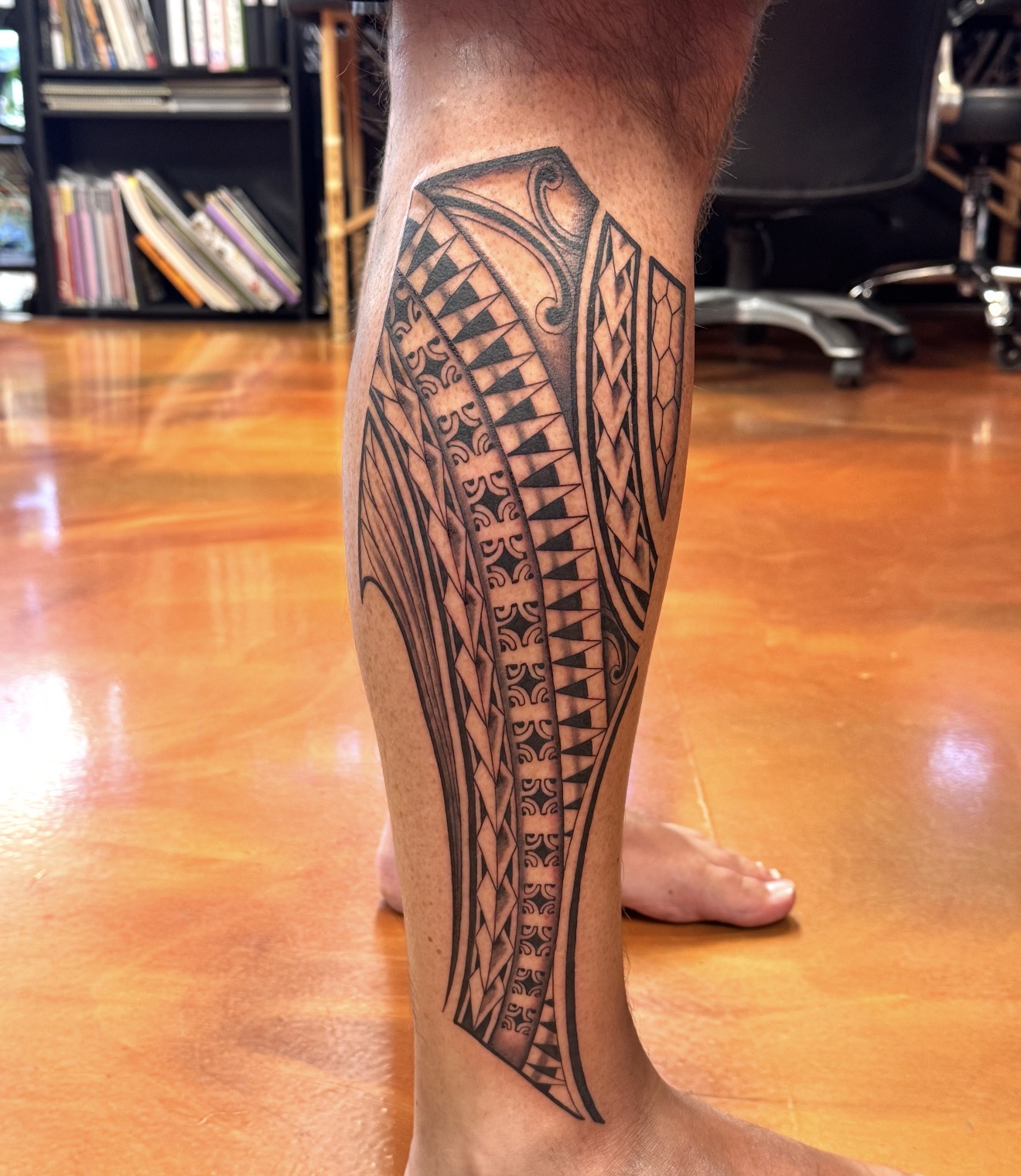 Polynesian leg tattoo by Marc Cabos.