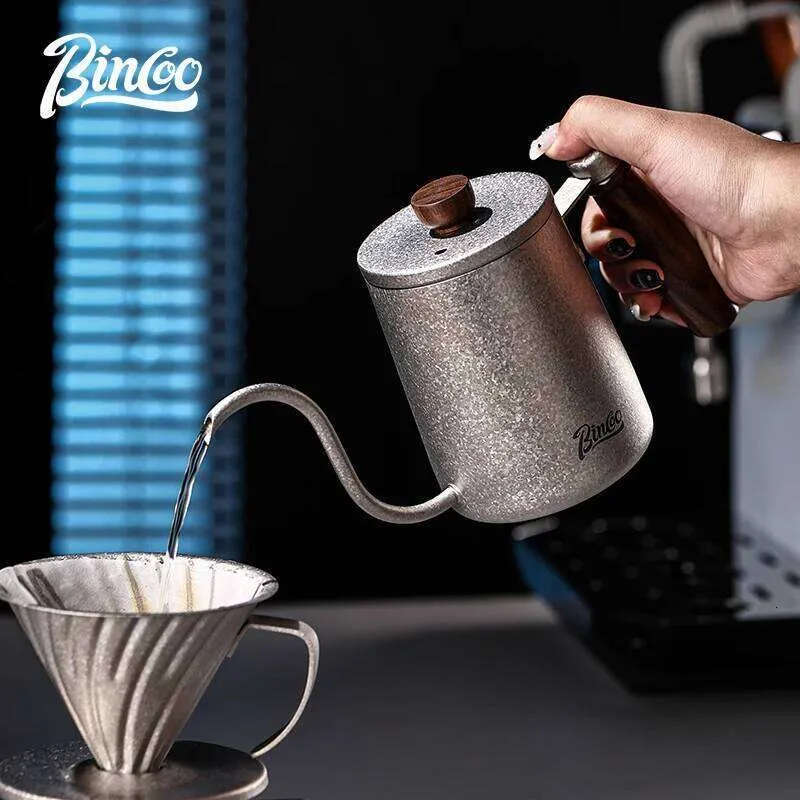 Hand pouring hot water from Bincoo gooseneck kettle over coffee grounds