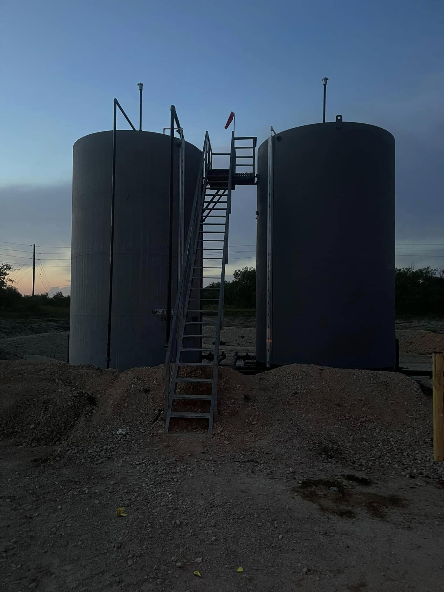 Tank Gauge Options for Fiberglass vs. Steel Production Tanks