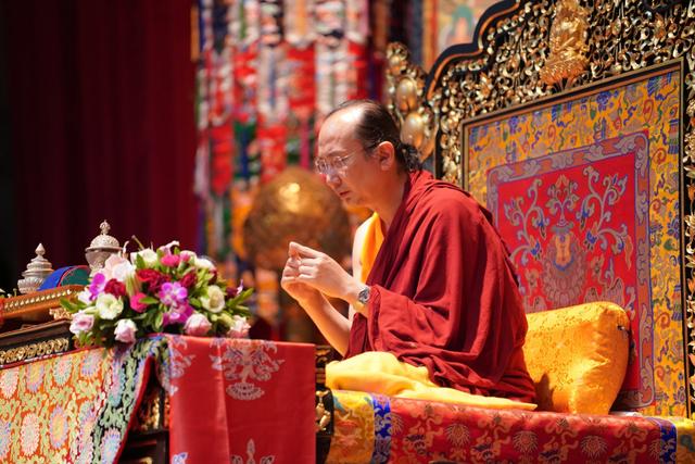 Portrait of His Holiness the 42nd Sakya Trizin Ratna Vajra Rinpoche in ceremonial robes