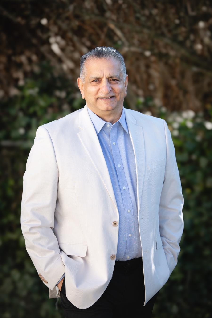 Coach Paul Sahota, author of Peaceful Mind Power